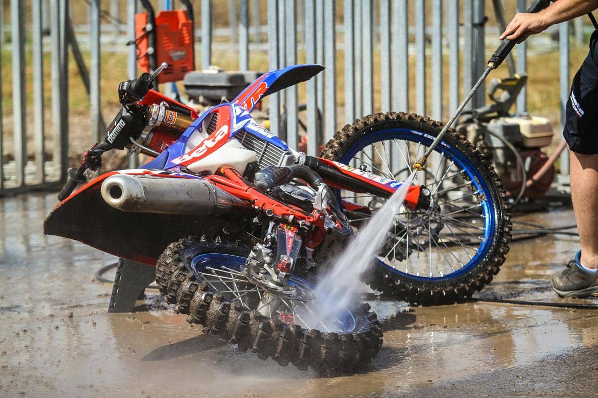 Cuci Motor Tirta Jaya: Jadi Lebih Cemerlang dengan Perawatan Motor yang Tepat